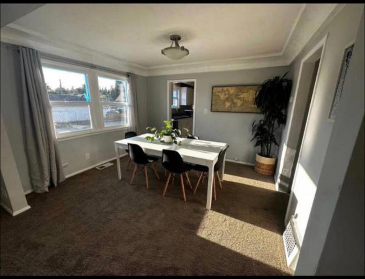 Tacoma Homestay- With Breakfast Included-Private Room Exterior photo