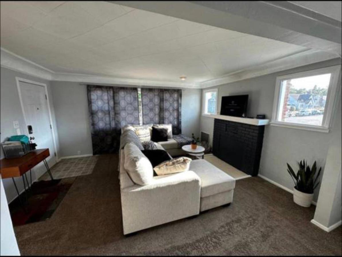 Tacoma Homestay- With Breakfast Included-Private Room Exterior photo