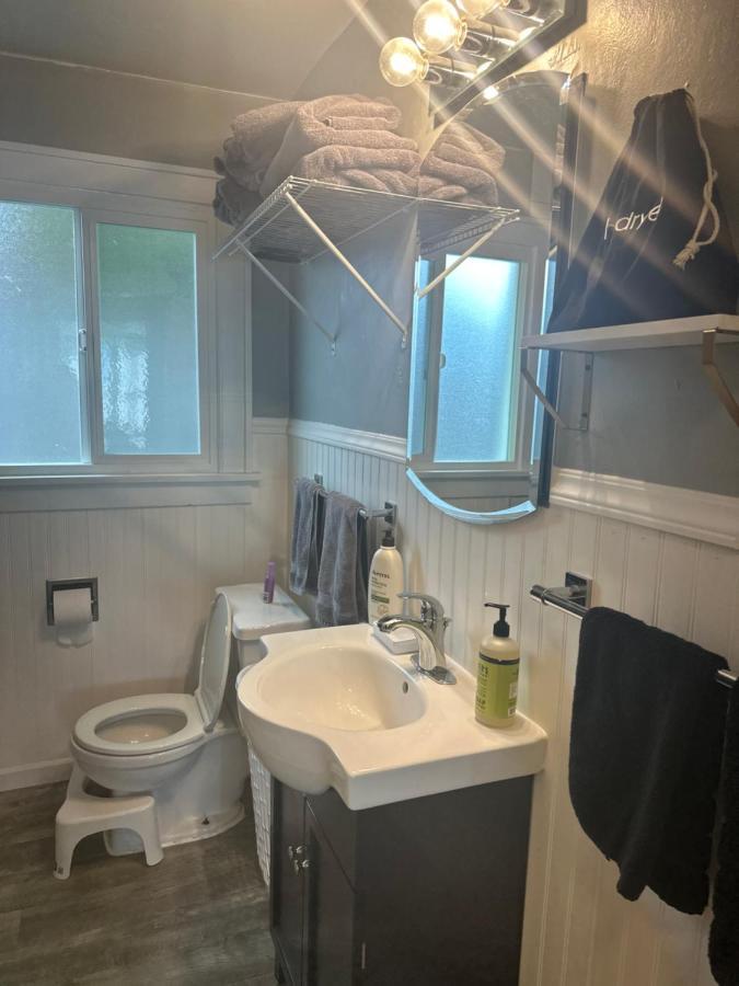 Tacoma Homestay- With Breakfast Included-Private Room Exterior photo